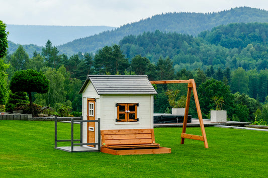 Domek ogrodowy z huśtawką i zamykaną piaskownicą