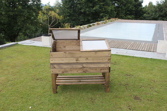 Mini szklarnia ogrodowa na stoliku