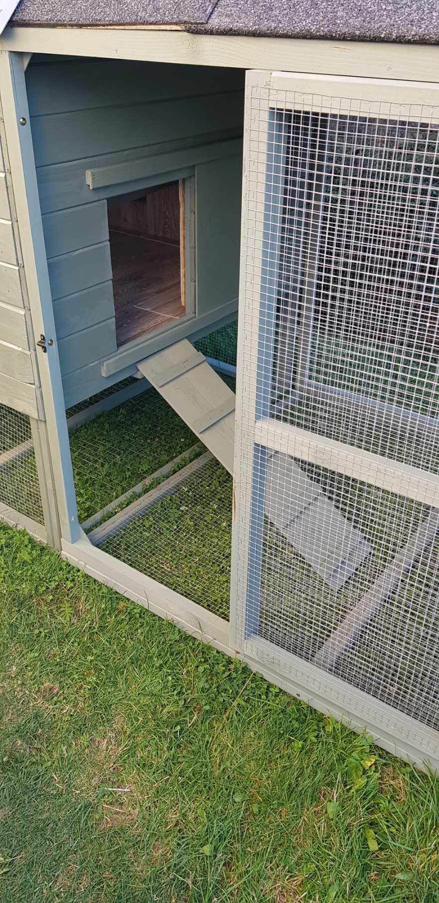 Kurnik GABI XXL ocieplony (12-16 kur) - środek linoleum