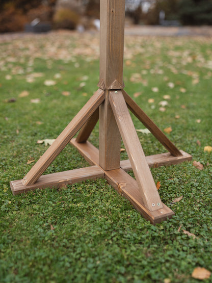 Karmnik Egis z nogą / Drewniana łuska